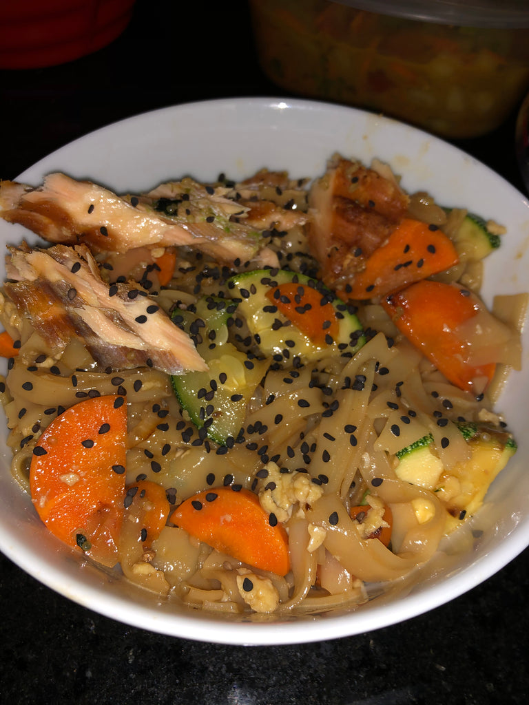 Noodles de arroz con verduras en salsa teriyaki
